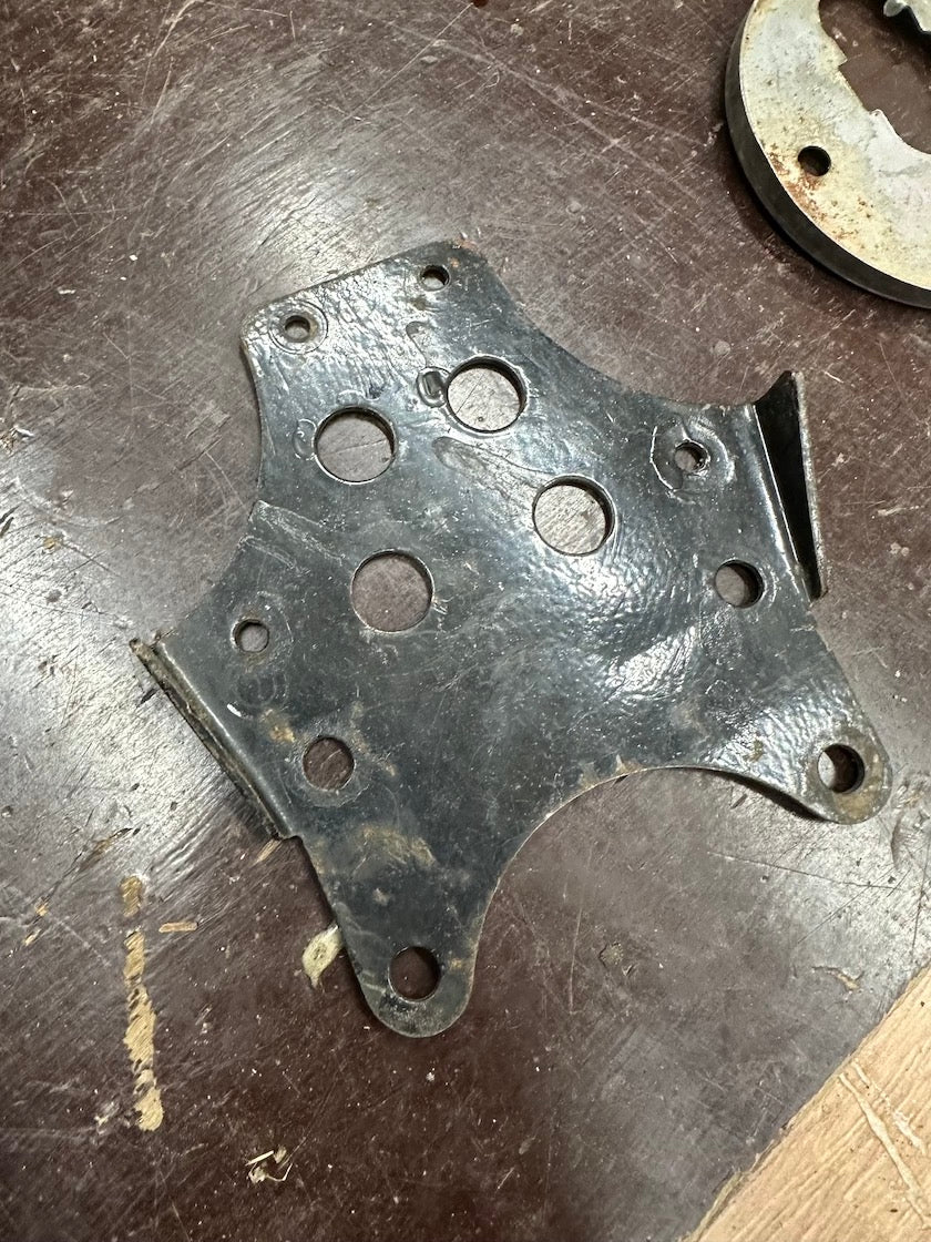 Držiak tachometra, prístrojovky