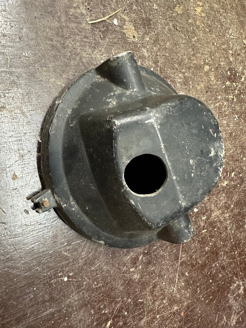 Zadná časť svetla, Liatinová