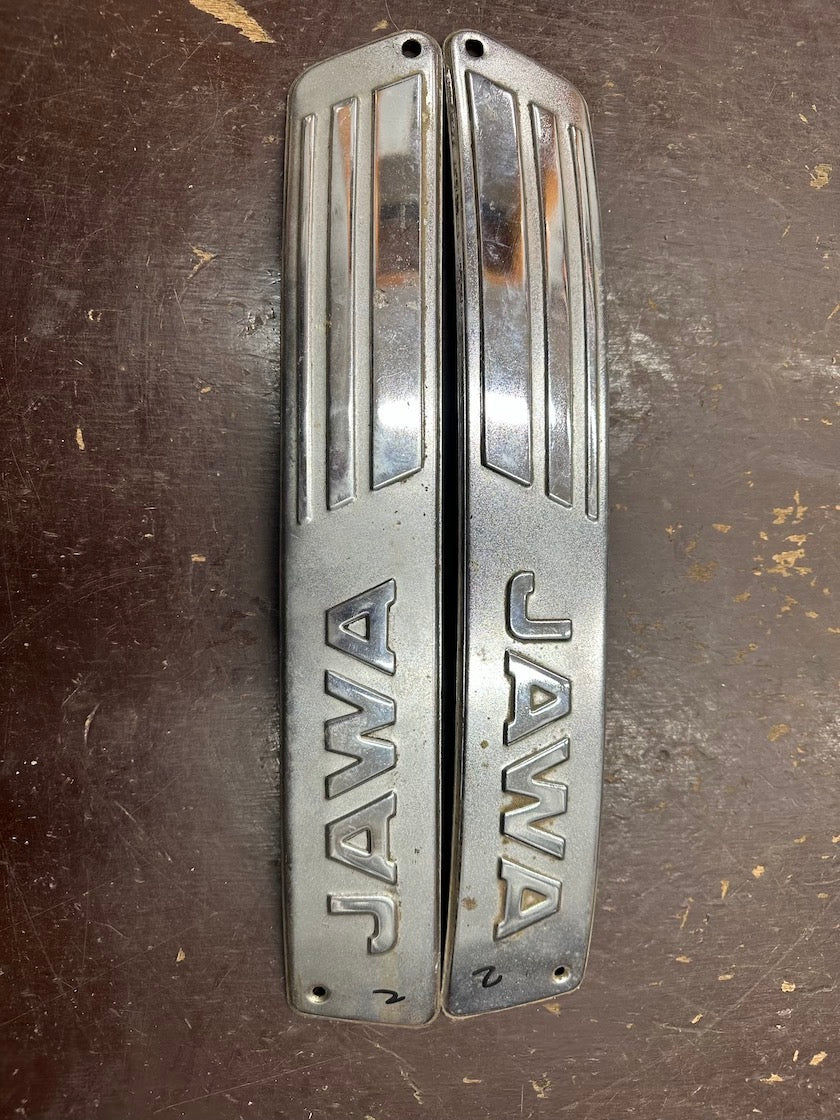 Bočné lišty s nápisom JAWA