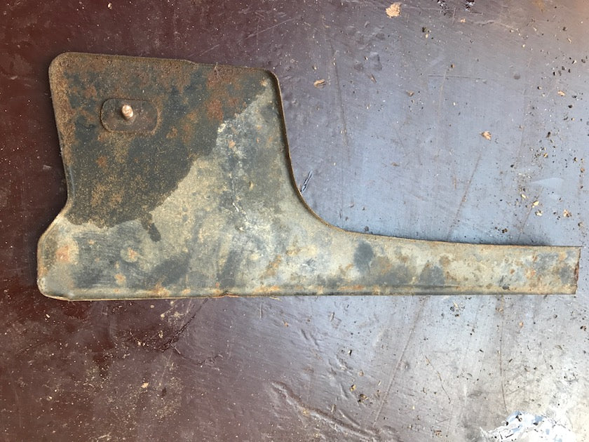 Bočný kryt pod sedlo