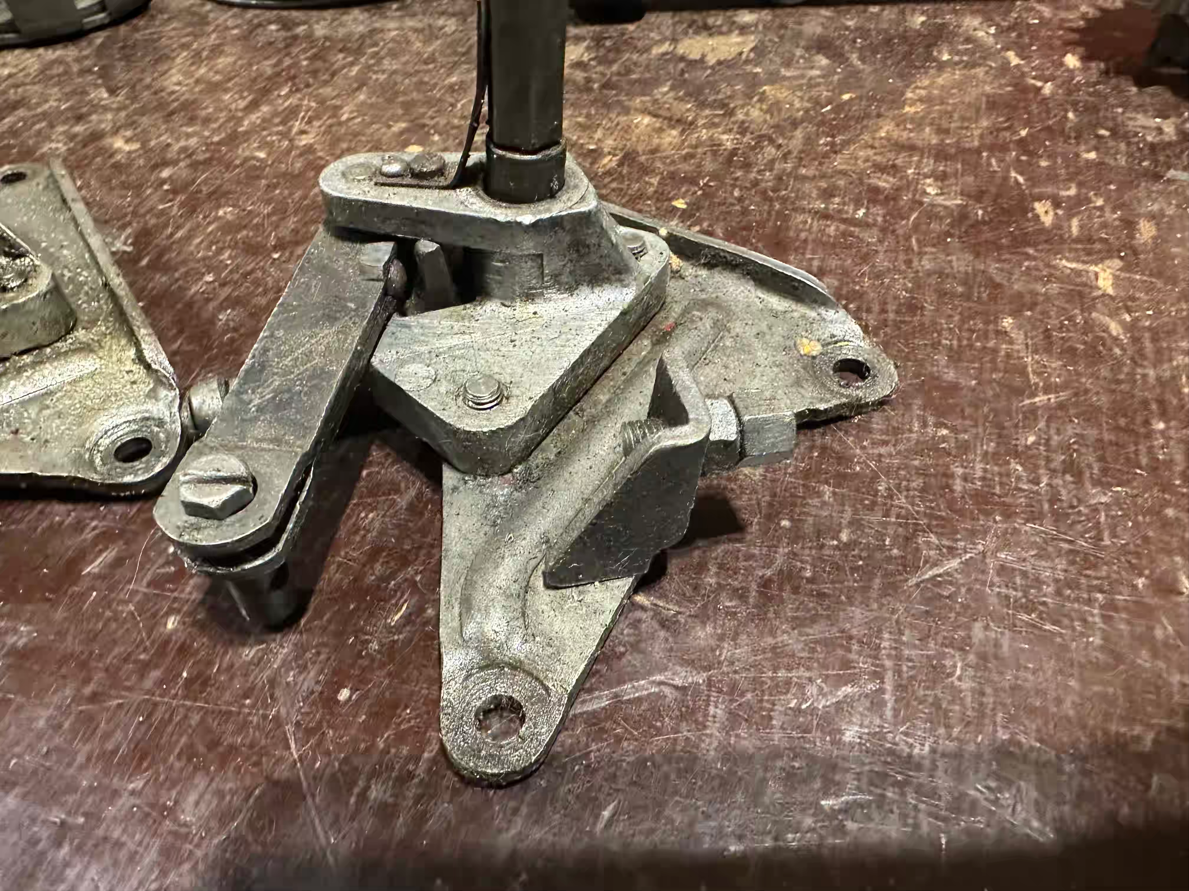 Vypínač spojky 353, poloautomat