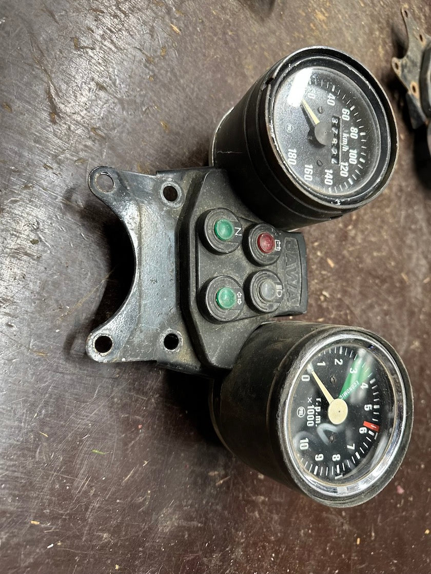 Prístrojovka, tachometer, otáčkomer, funkčné