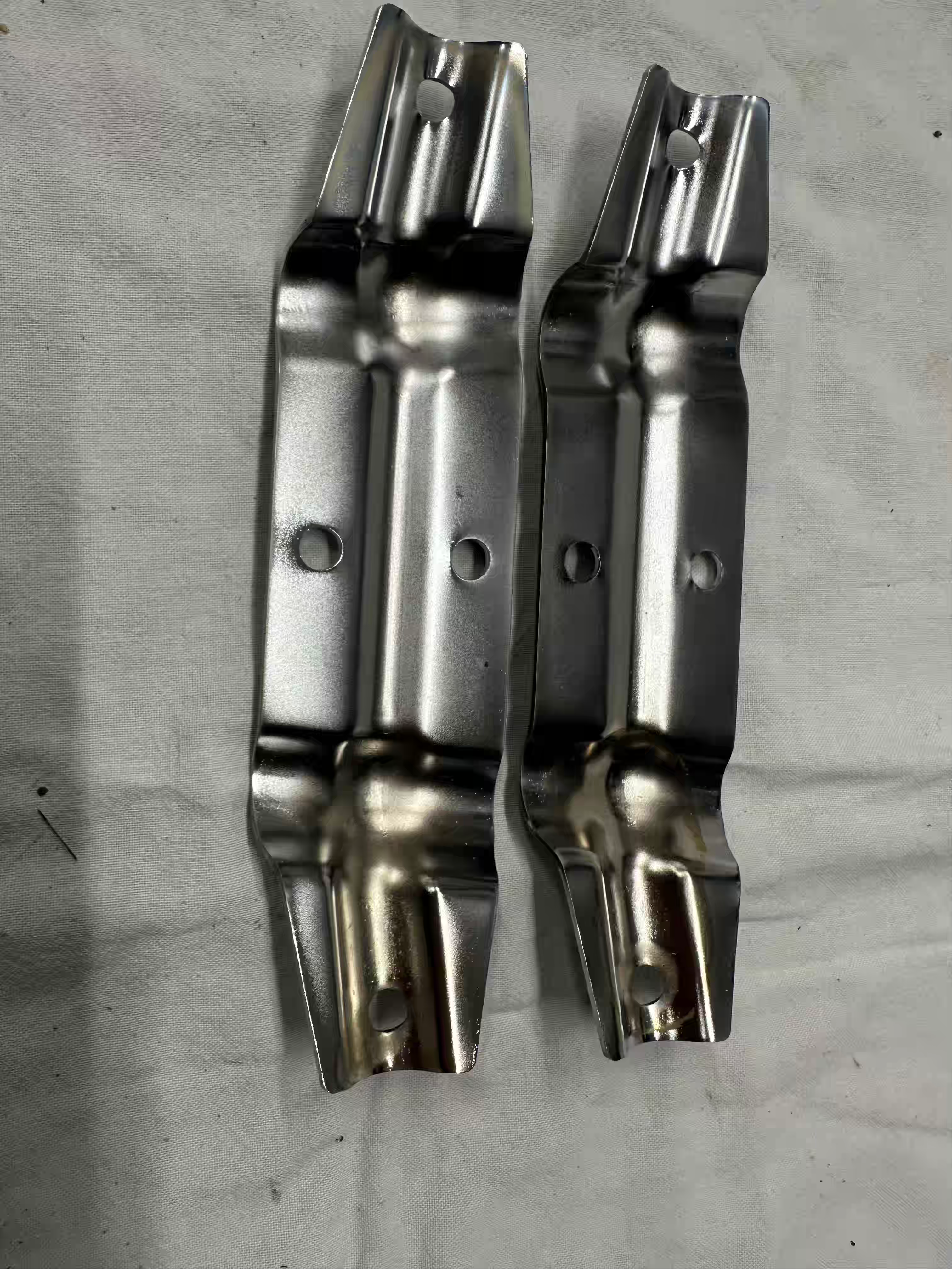 Držiaky padacieho rámu, chróm. pár