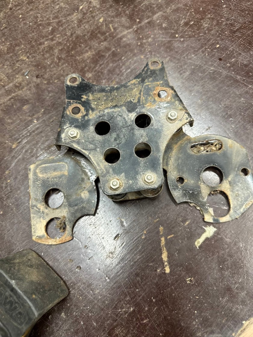 Držiak tachometra, budíkov, prístrojovky