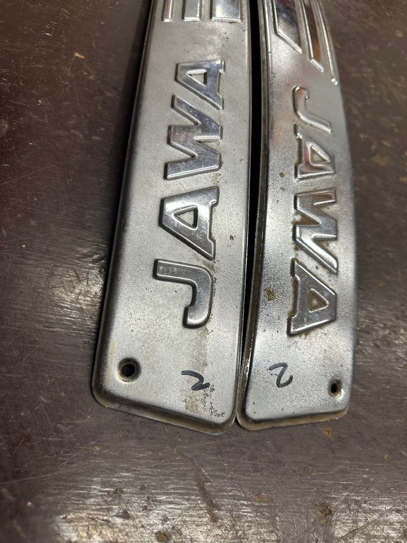 Bočné lišty s nápisom JAWA