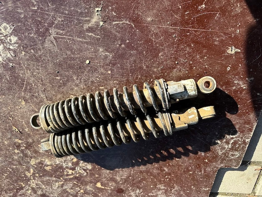 Zadné tlmiče, pár