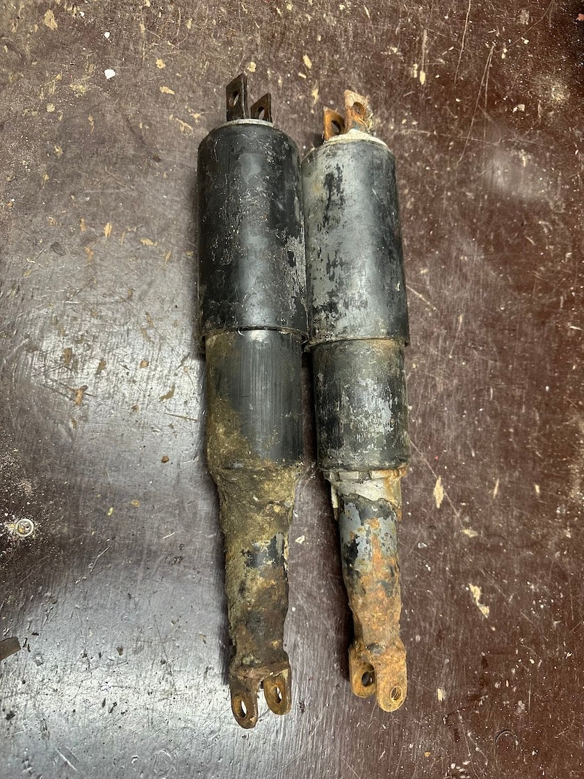 Zadné tlmiče, upravené