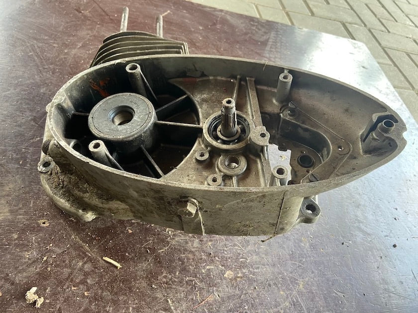 Blok motora, ľavý 353