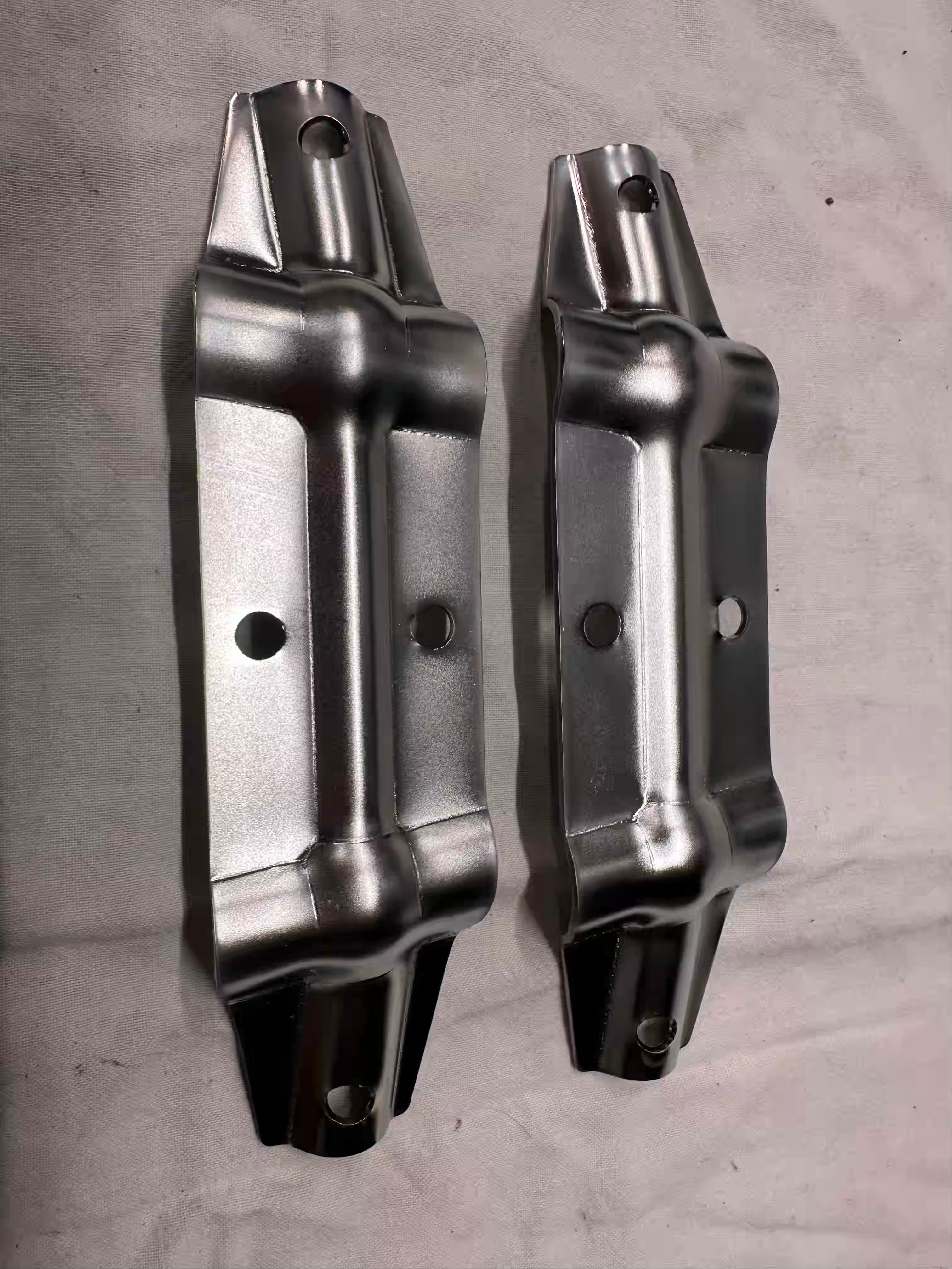 Držiaky padacieho rámu, chróm. pár