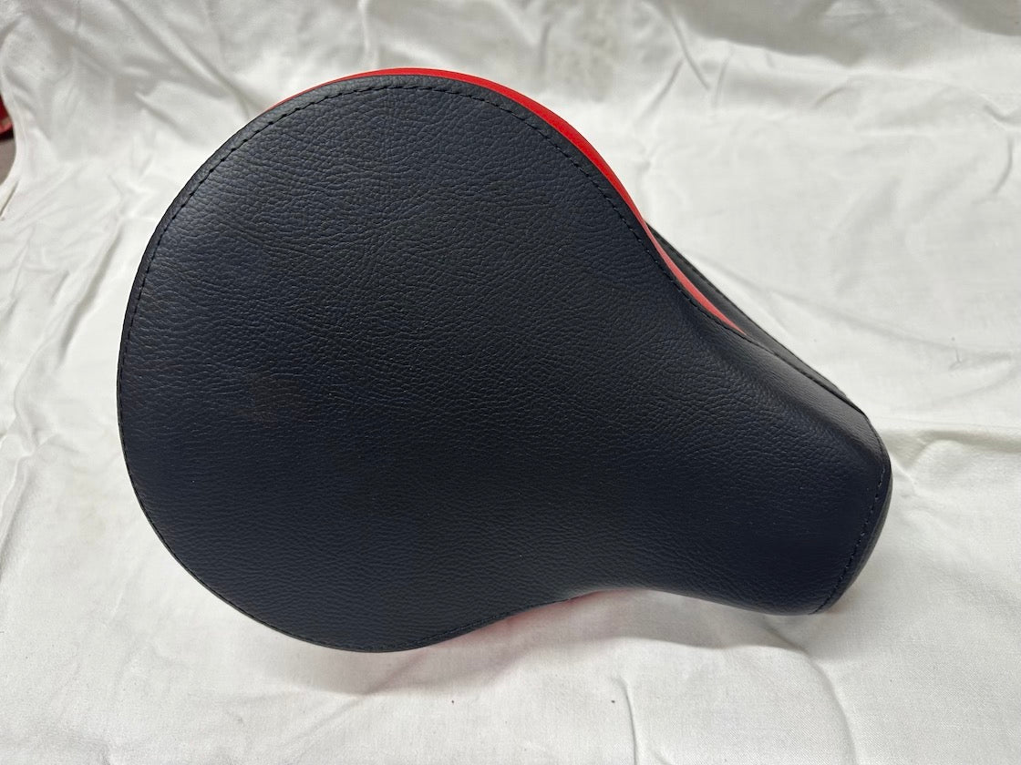 Sedadlo, Babetta 210, čierno-červené, replika