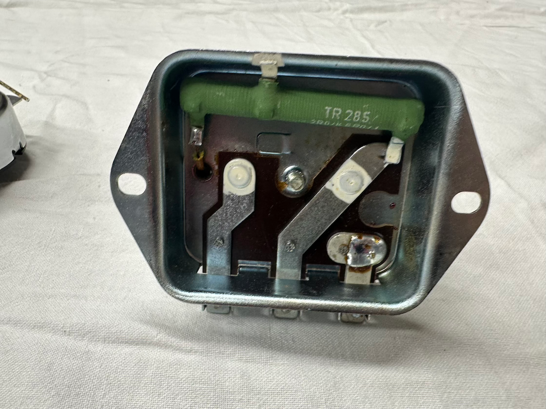 Regulátor napätia 6V/75W CZE