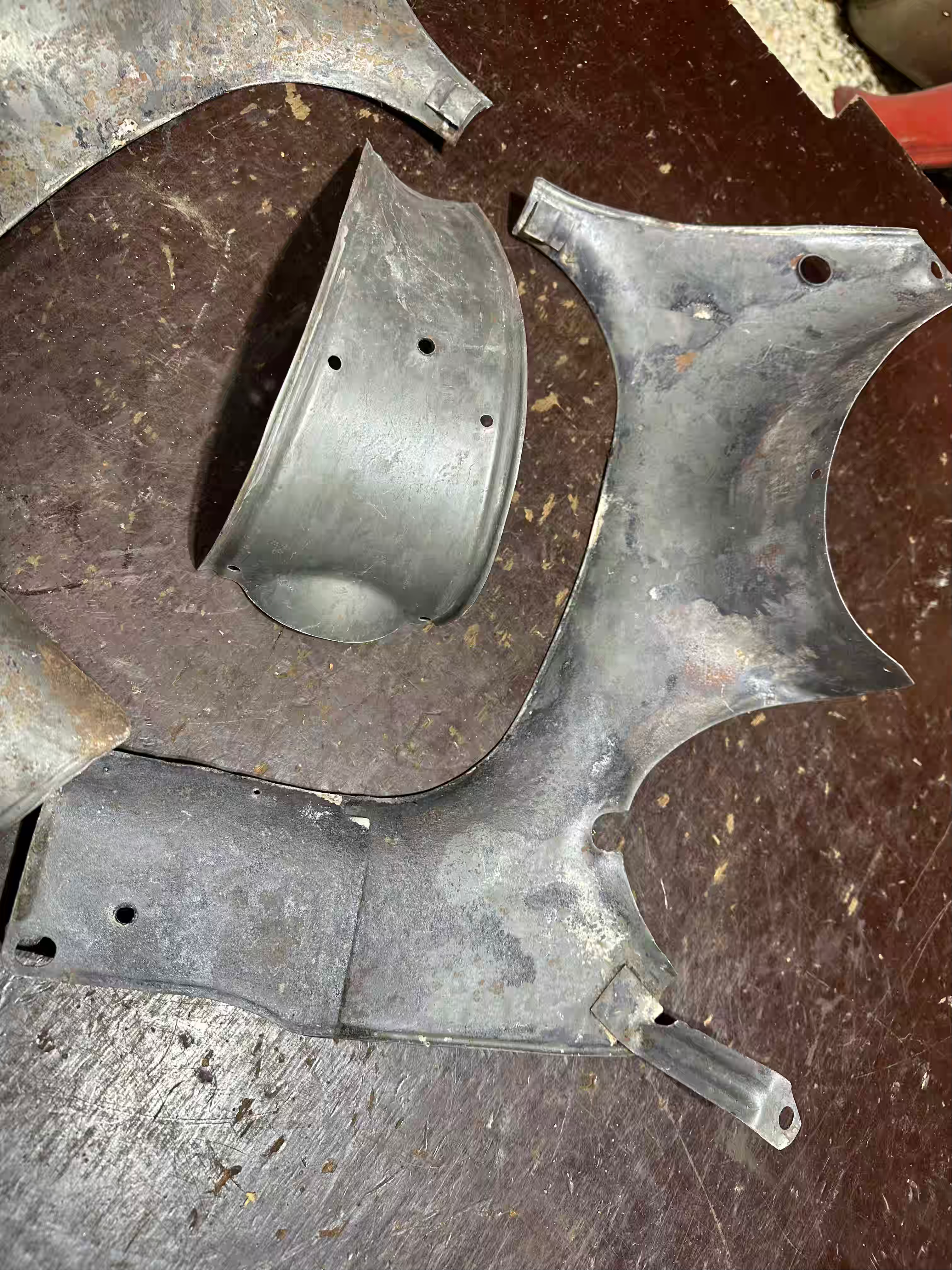 Podsedlové plechy 353 trojdielne