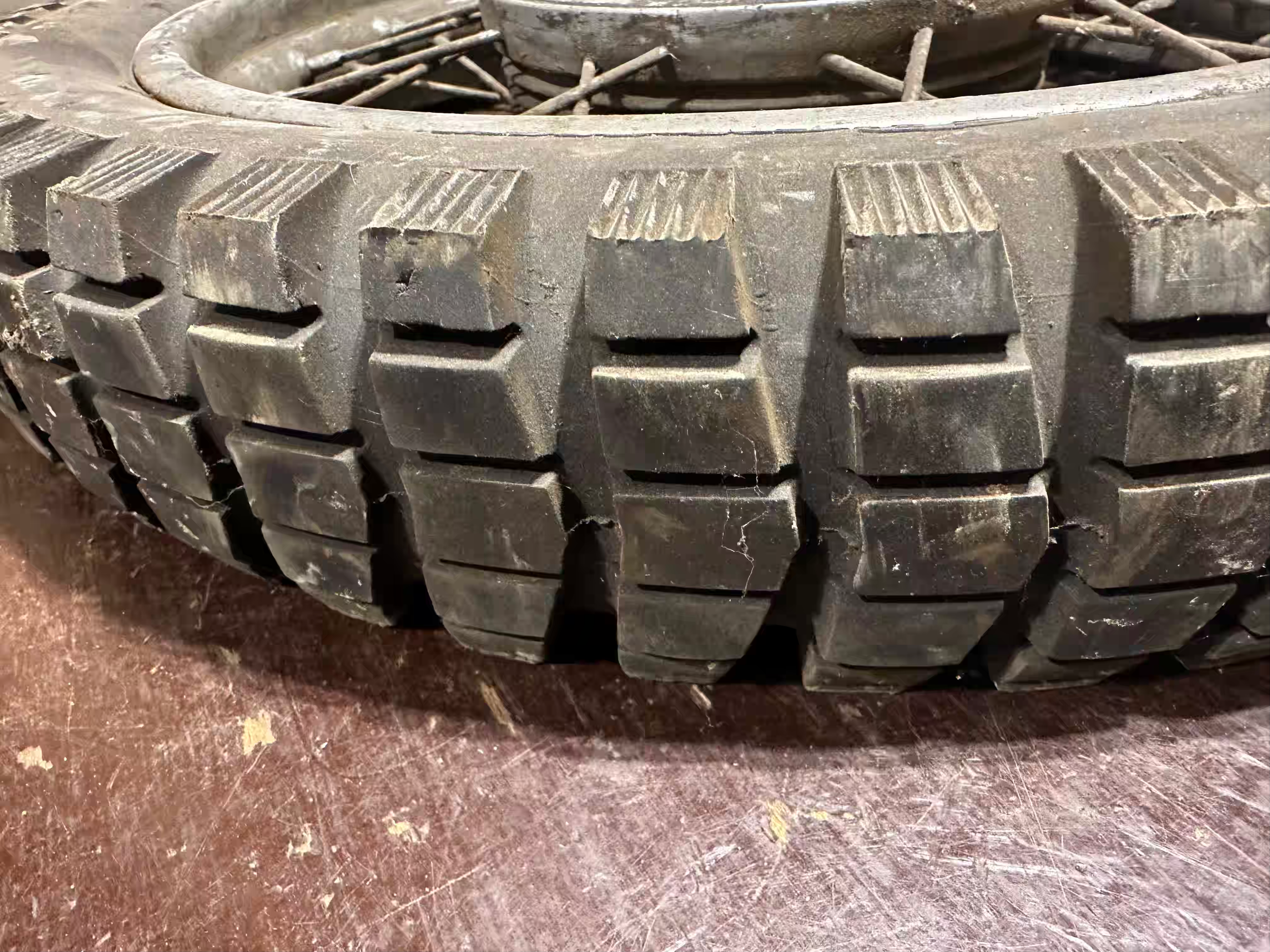 Zadné koleso 353 354 KYV