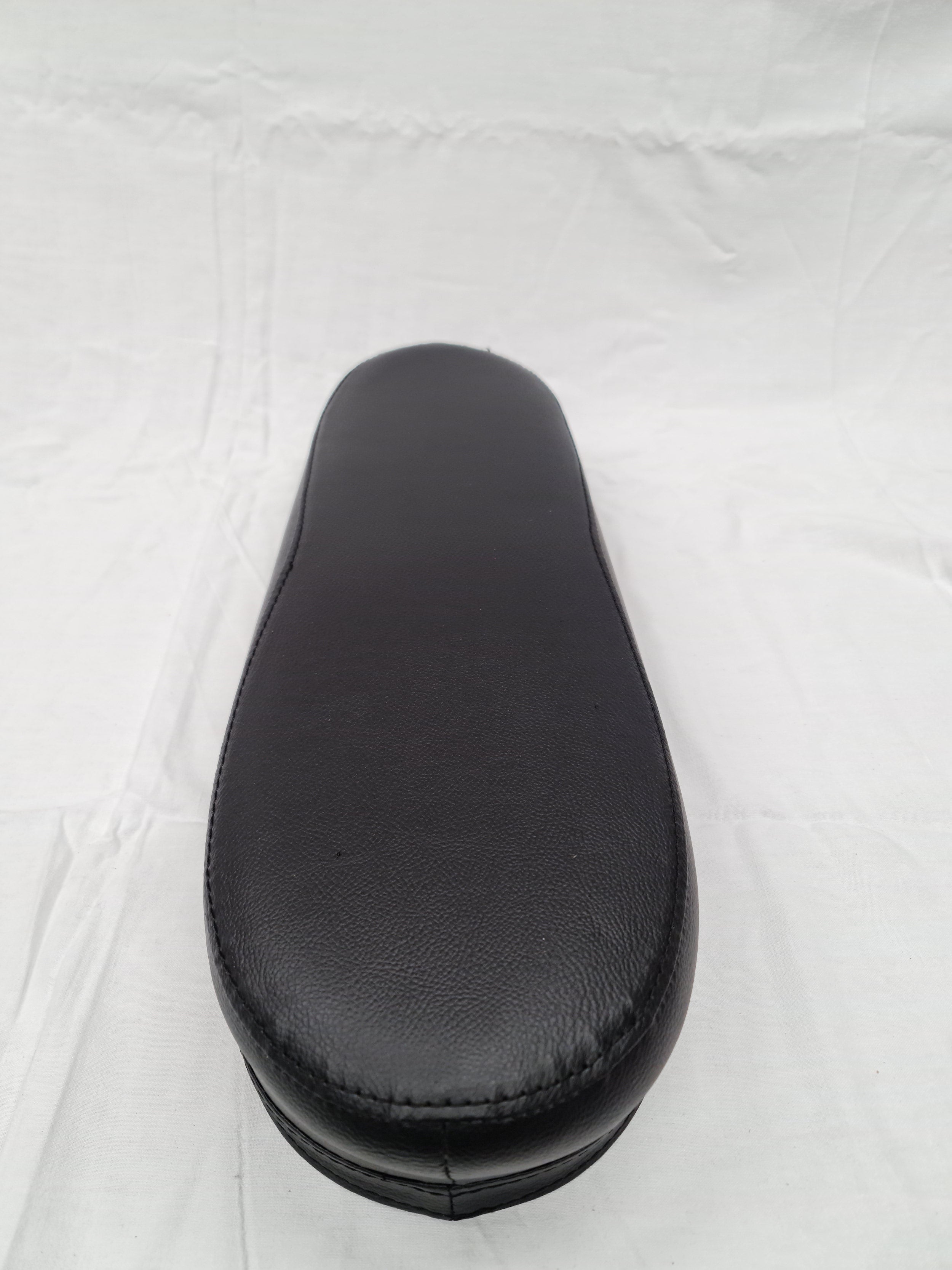 Sedadlo čierne, PIO, replika