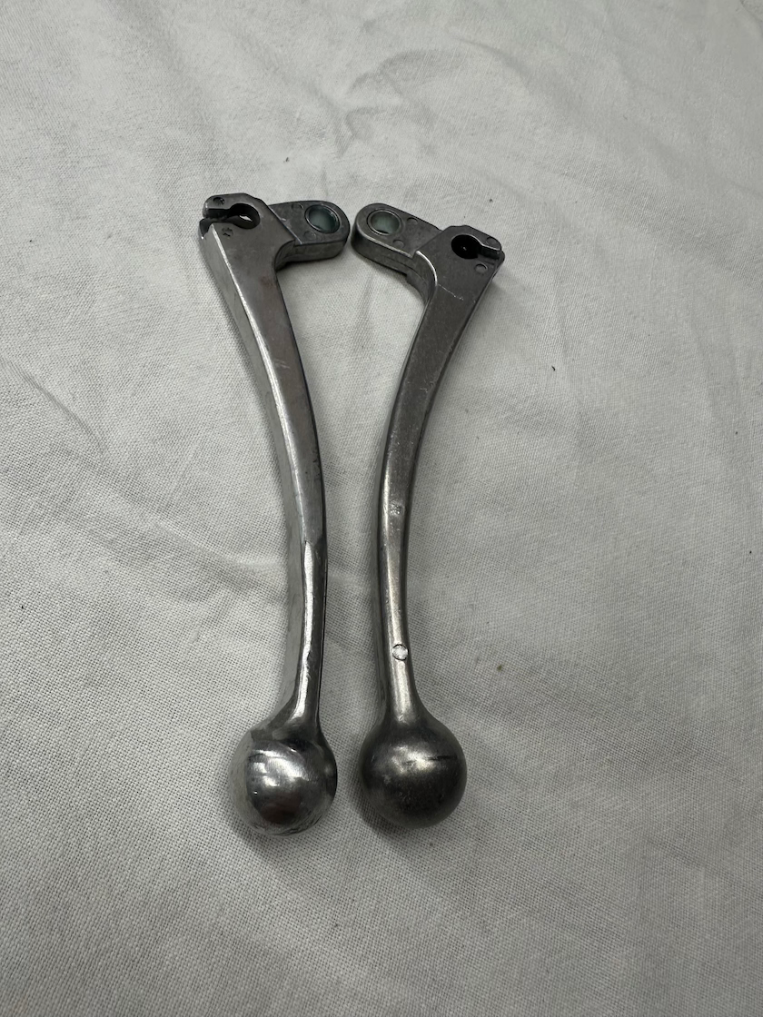 Páčky s guličkou, pár