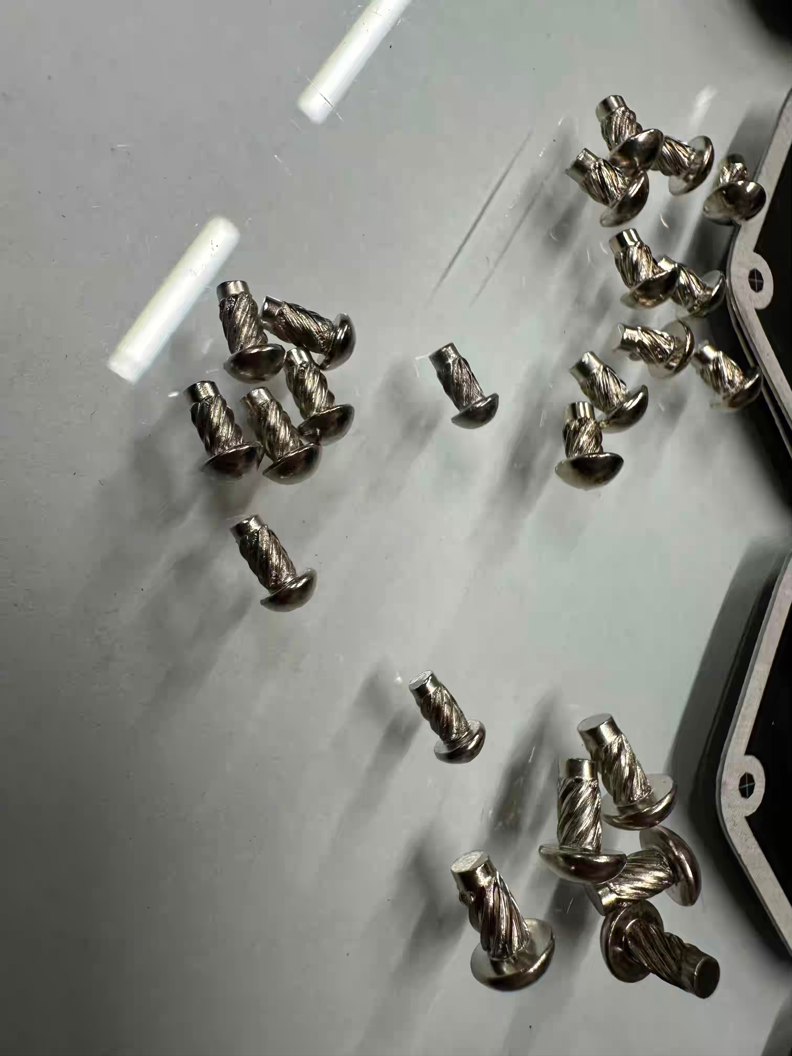 Štítok+nity - tlačené rôzne typy kus