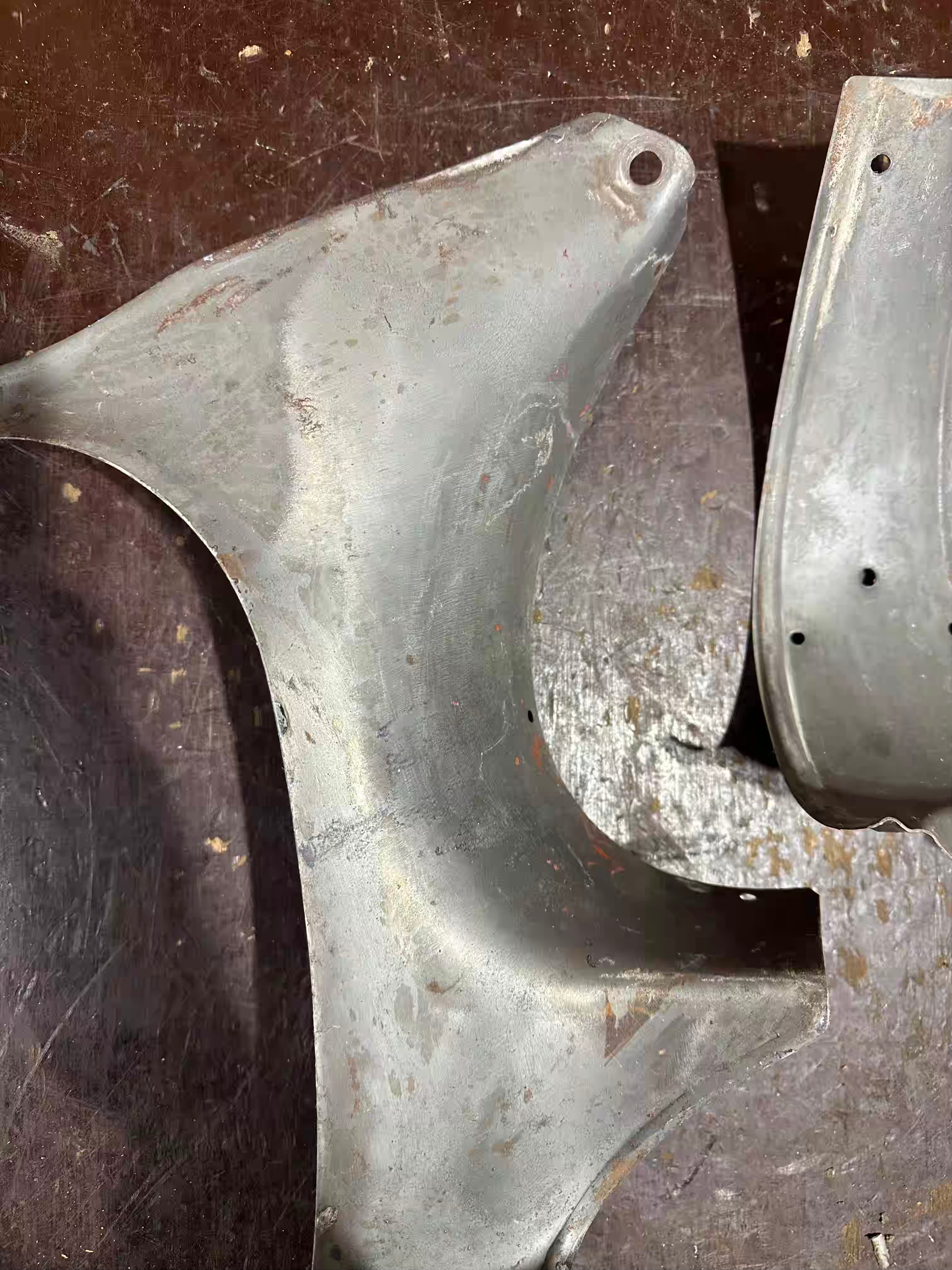 Podsedlové plechy 353 trojdielne