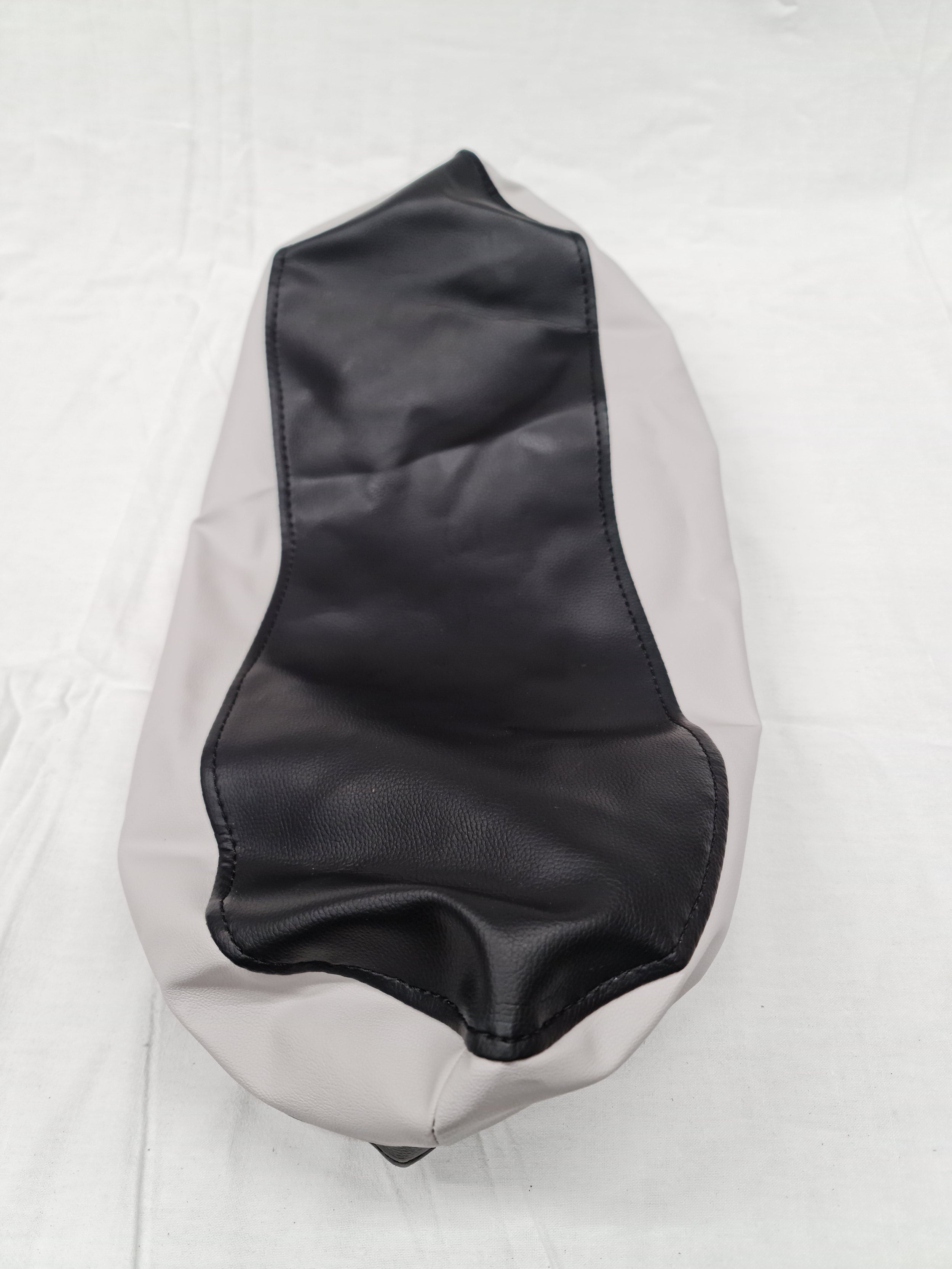 Poťah sedadla čierno-šedý, PIO, replika