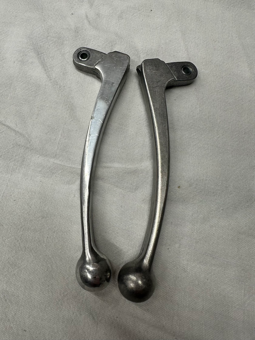 Páčky s guličkou, pár