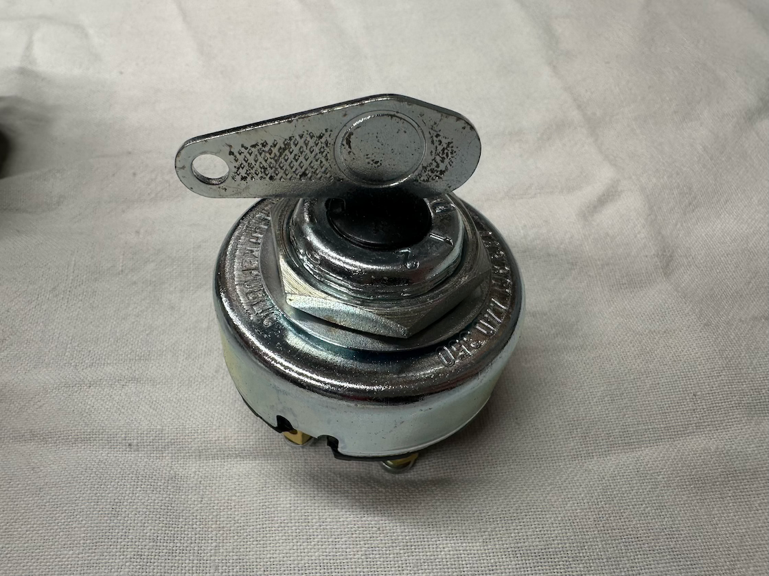 Spínacia skrinka s klúčom bošák