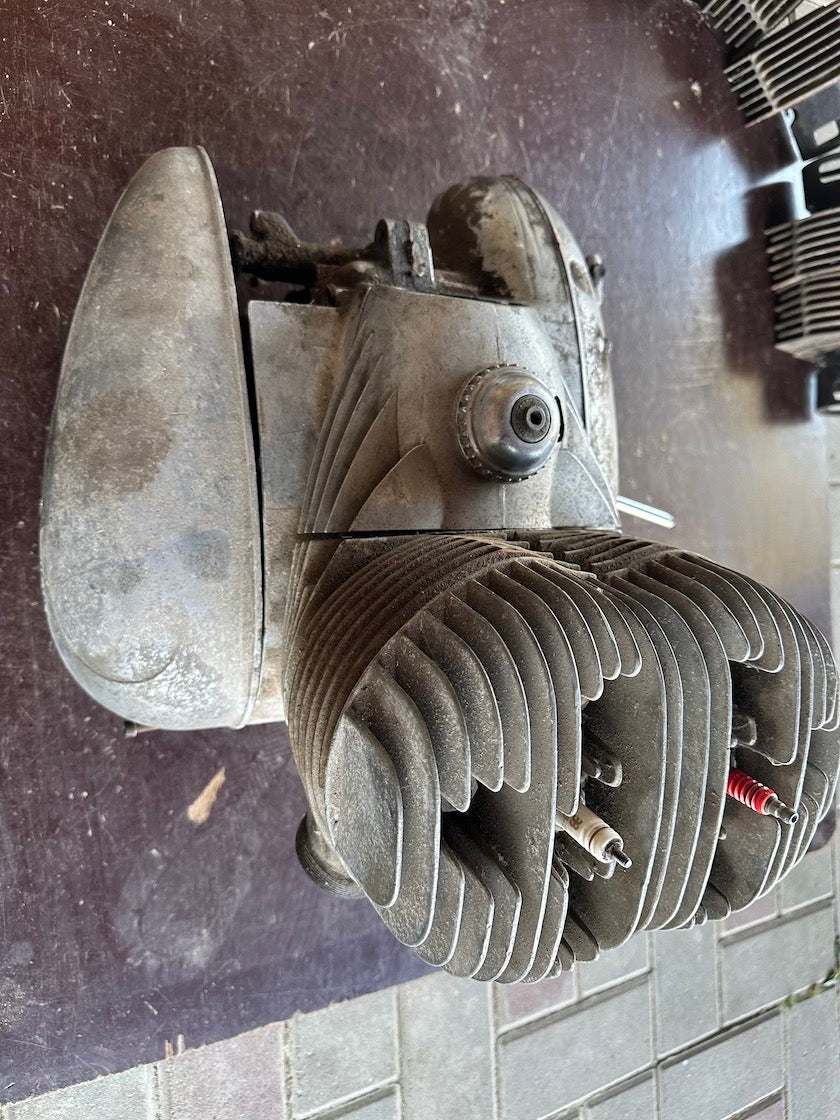 Motor JAWA 350/360 komplet, pretáča radí