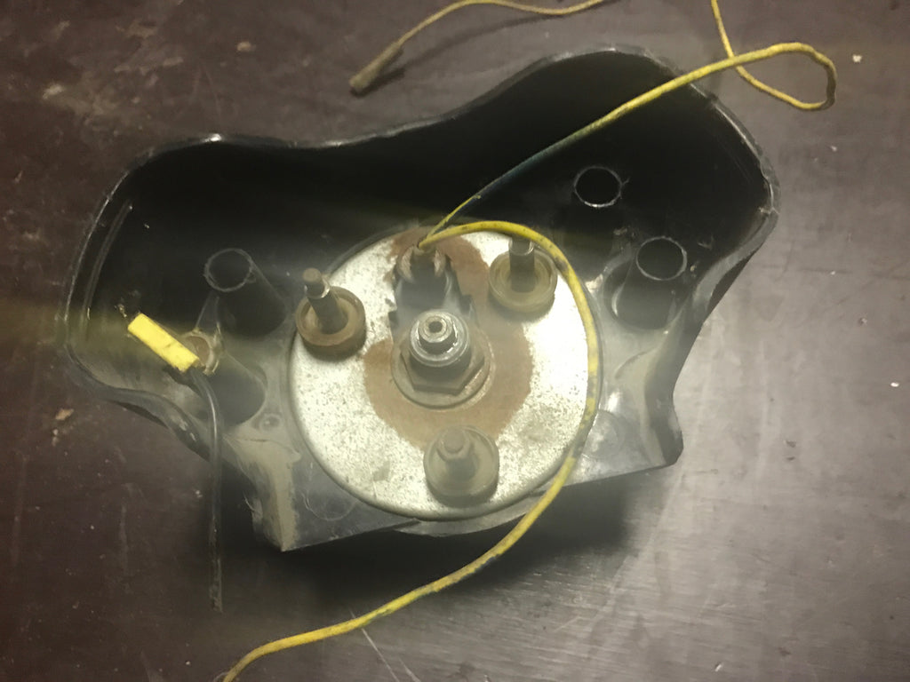 Tachometer s obalom a kontrolkami