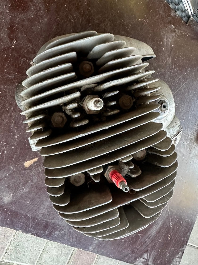 Motor JAWA 350/360 komplet, pretáča radí