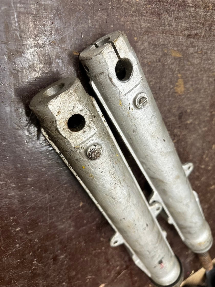 Spodné klzáky s pružinami