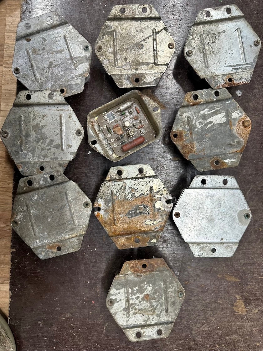 Regulátor napätia14V