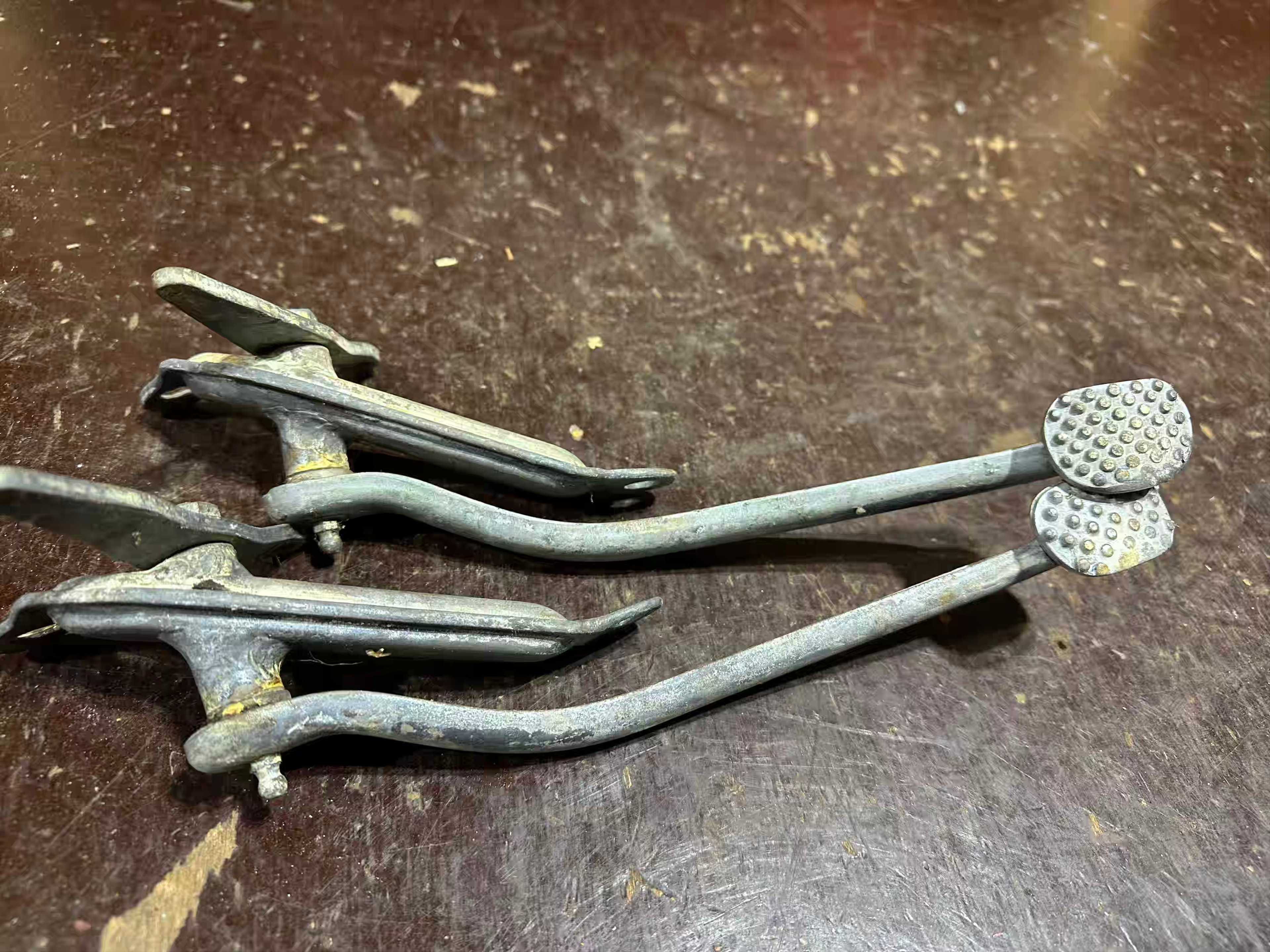 Brzdová páka s držiakom  kus