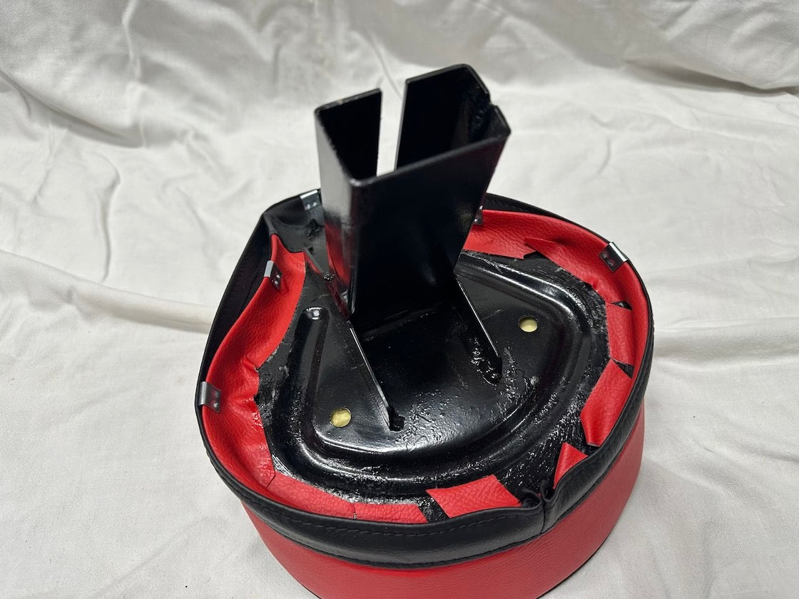 Sedadlo, Babetta 210, čierno-červené, replika