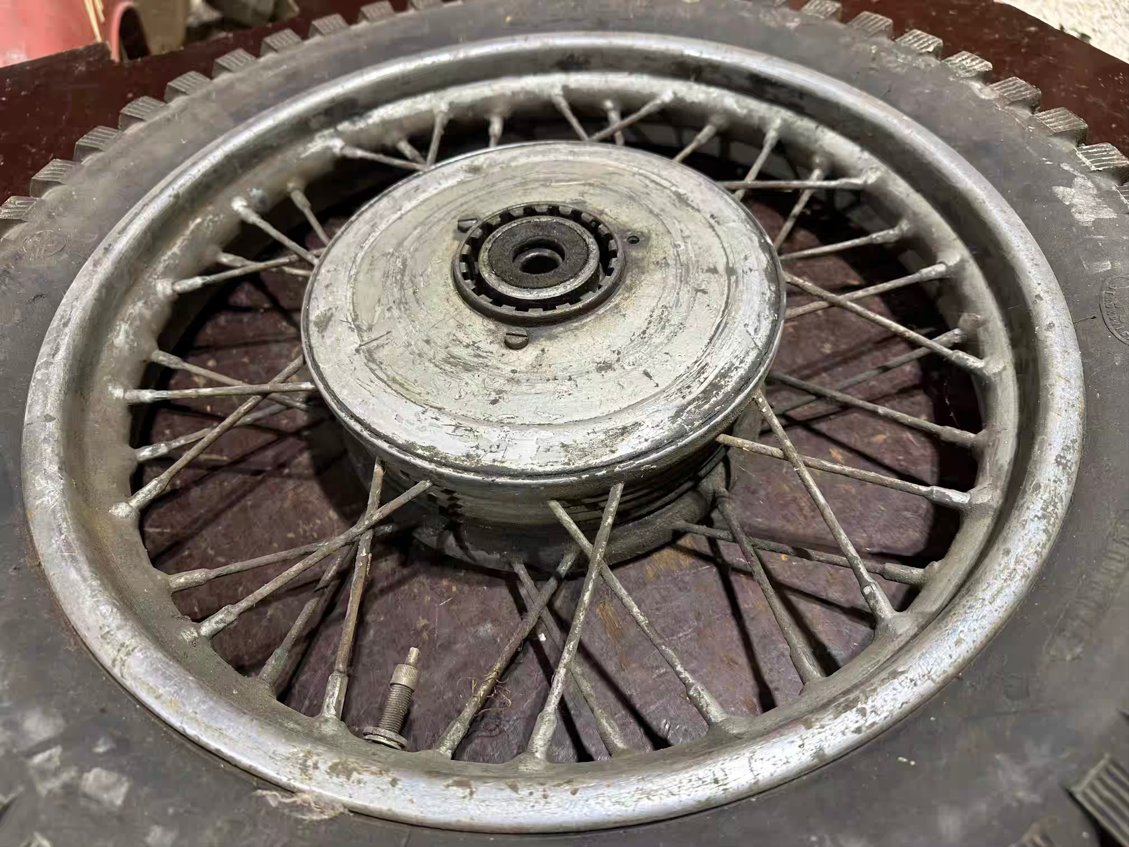 Zadné koleso 353 354 KYV