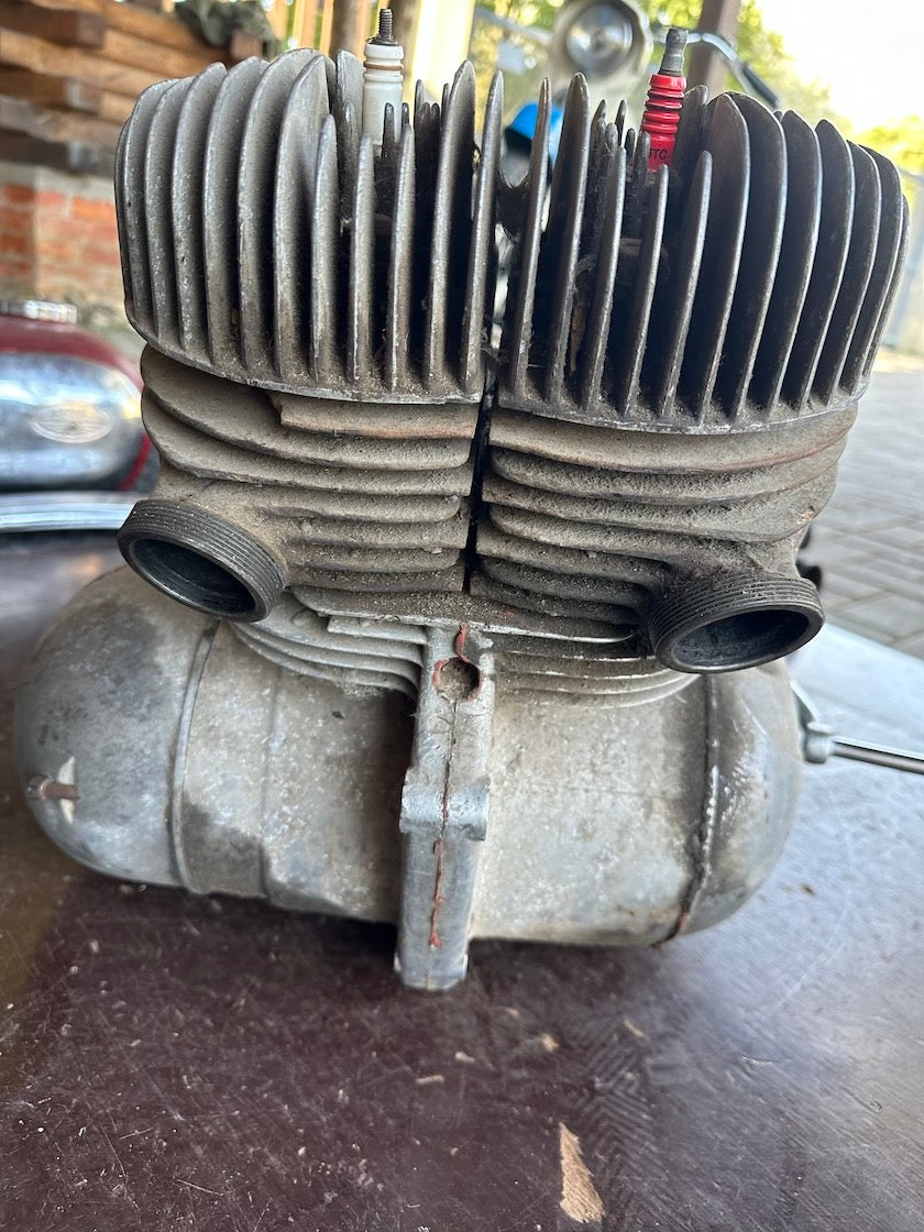 Motor JAWA 350/360 komplet, pretáča radí