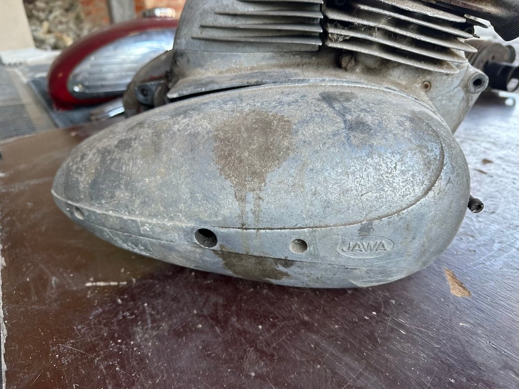 Motor JAWA 350/360 komplet, pretáča radí