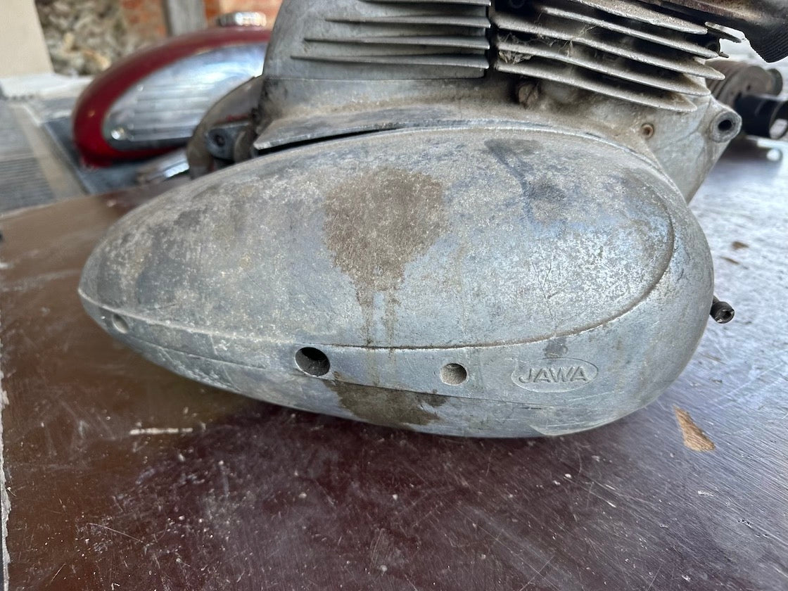 Motor JAWA 350/360 komplet, pretáča radí