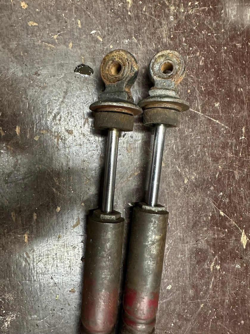 Pumpičky, zadné tlmiče na očká, upravené