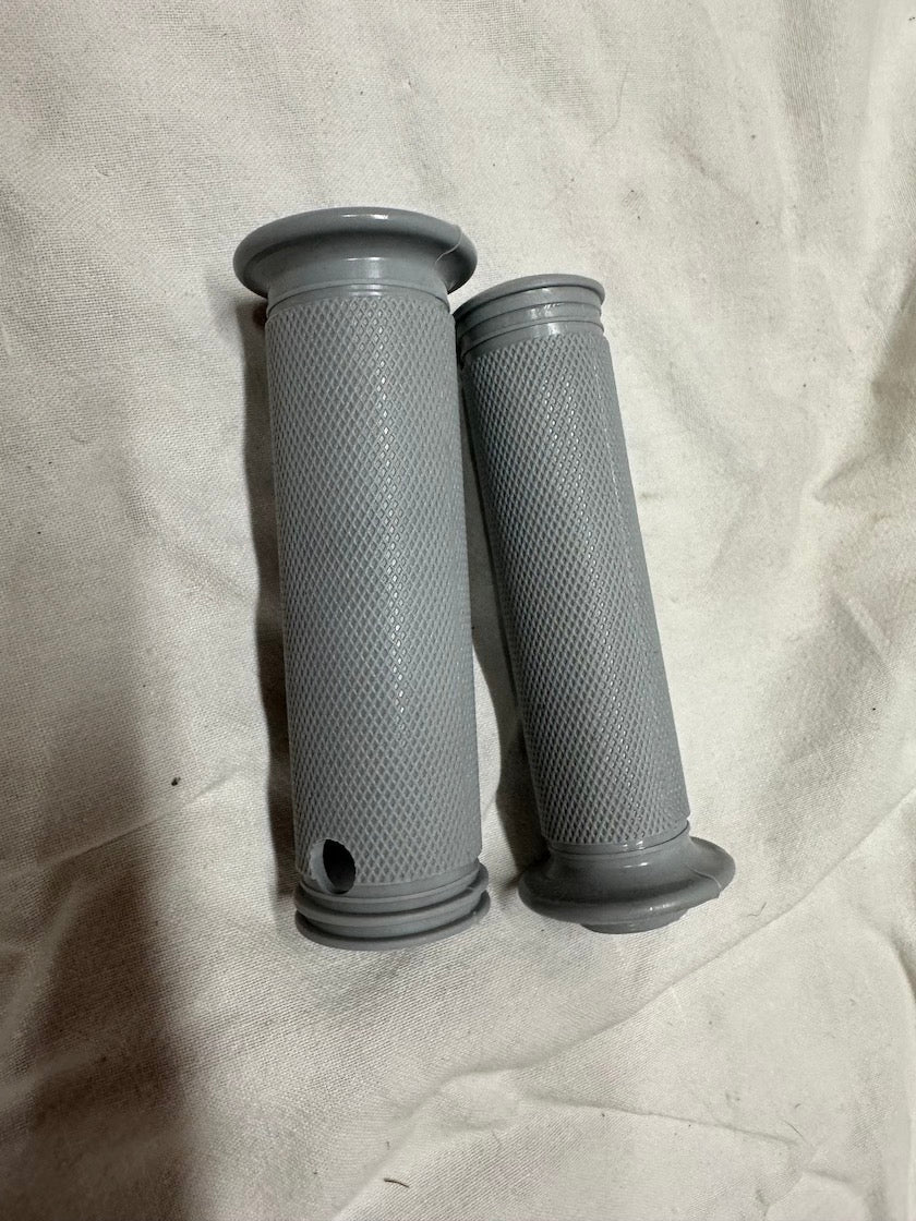 Návlečky rukovätí, šedé, pár, replika