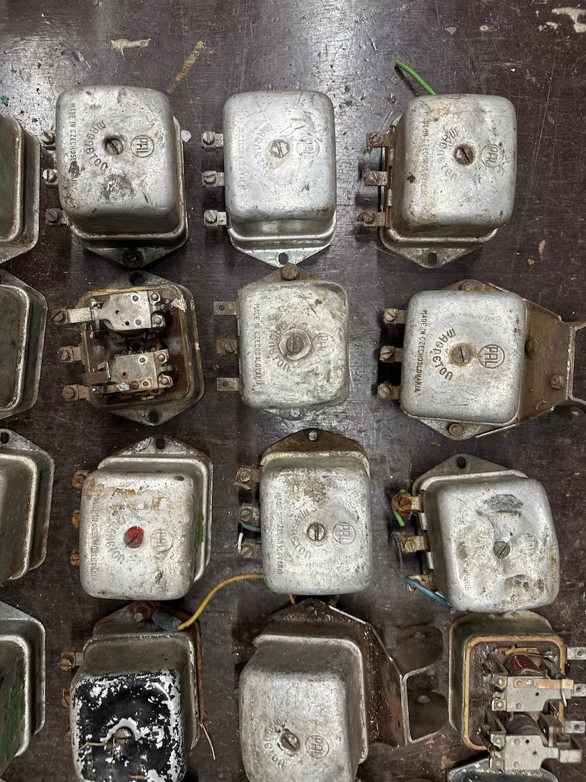 Regulátor napätia, skrinkový