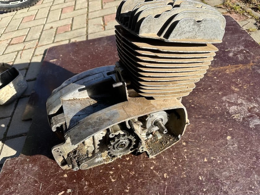 Motor ČZ 125/476 - pretáča, radí