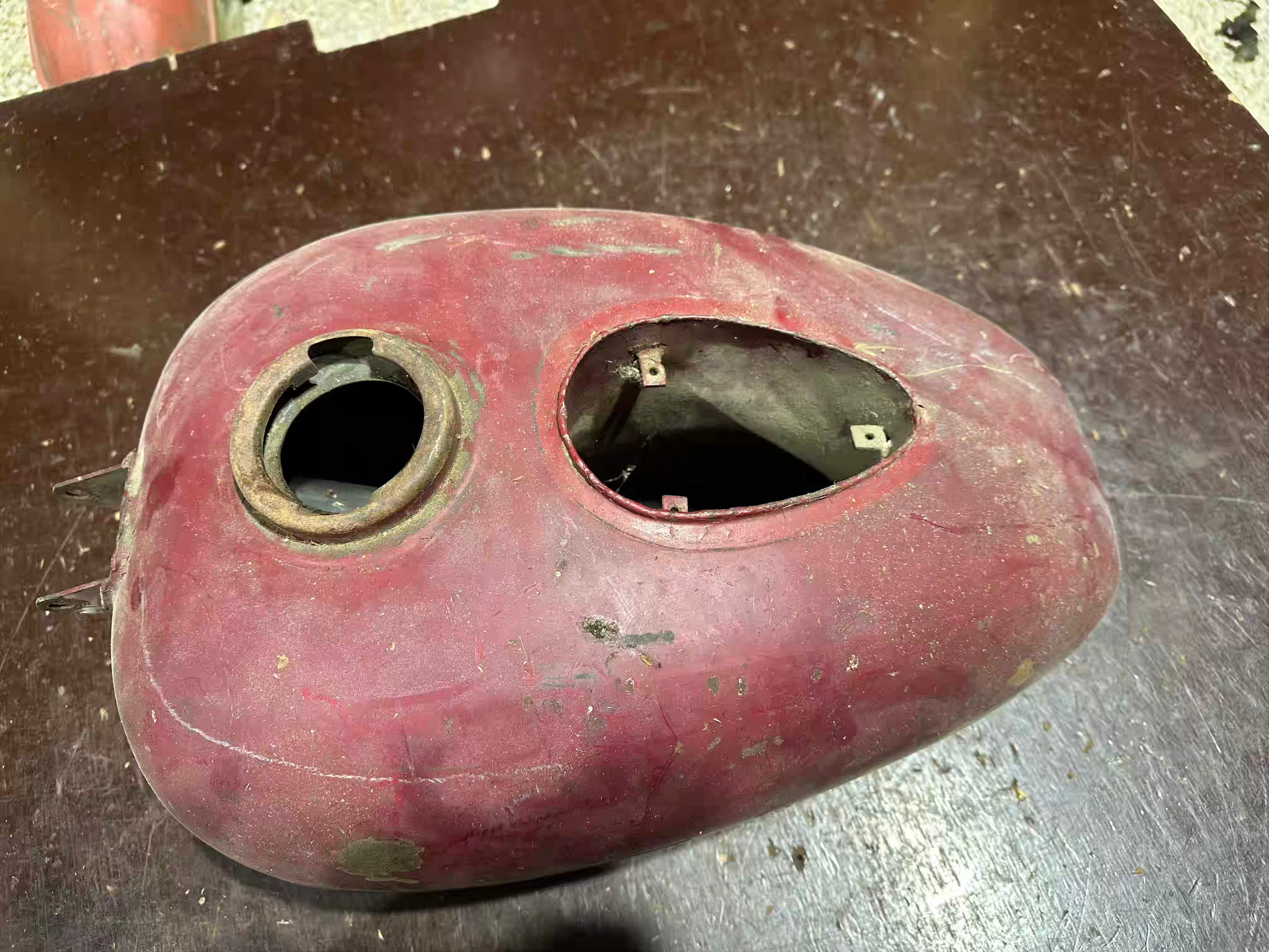 Nádrž 353 354 s otvorom na ampérmeter - čistá