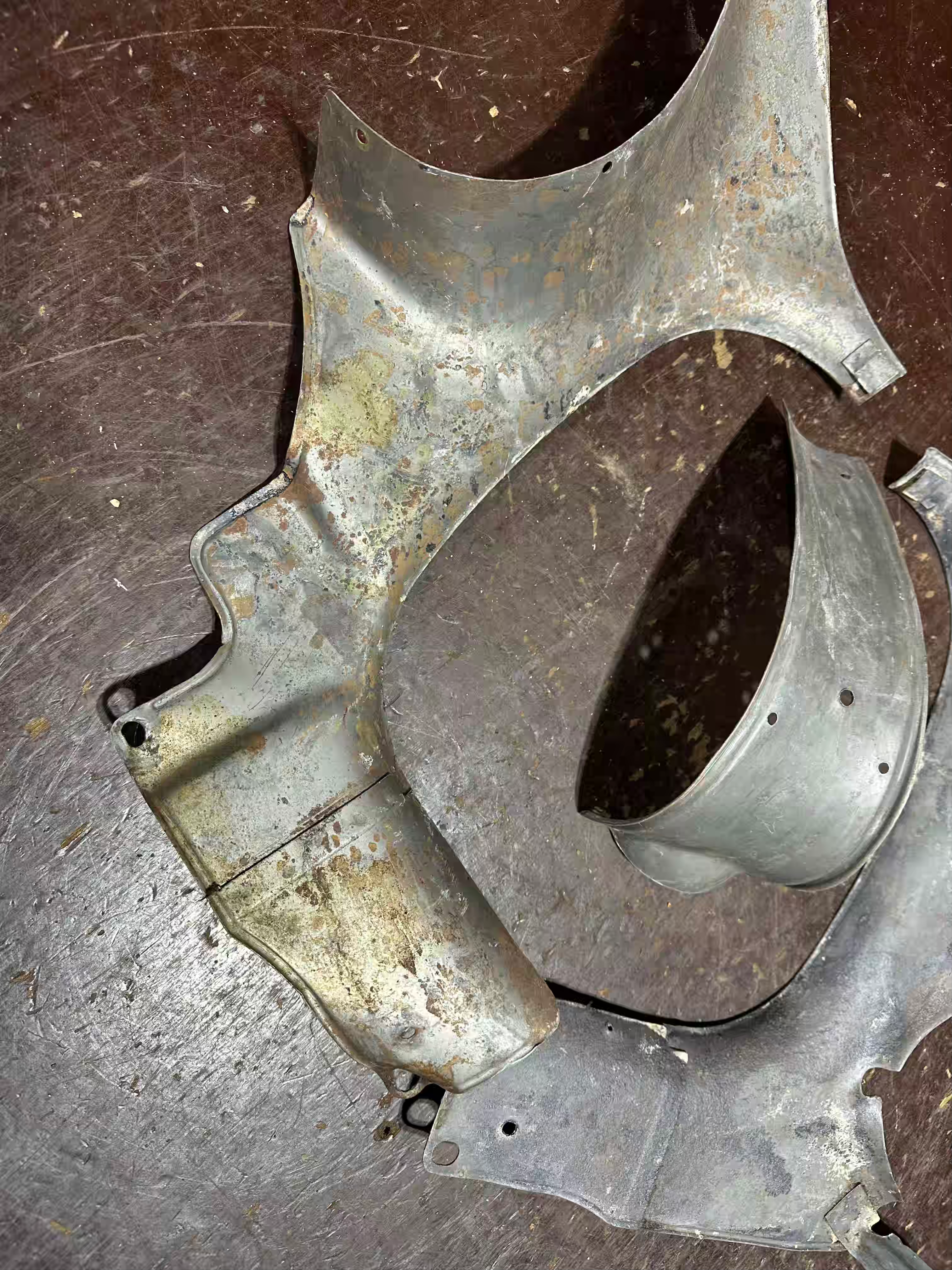 Podsedlové plechy 353 trojdielne