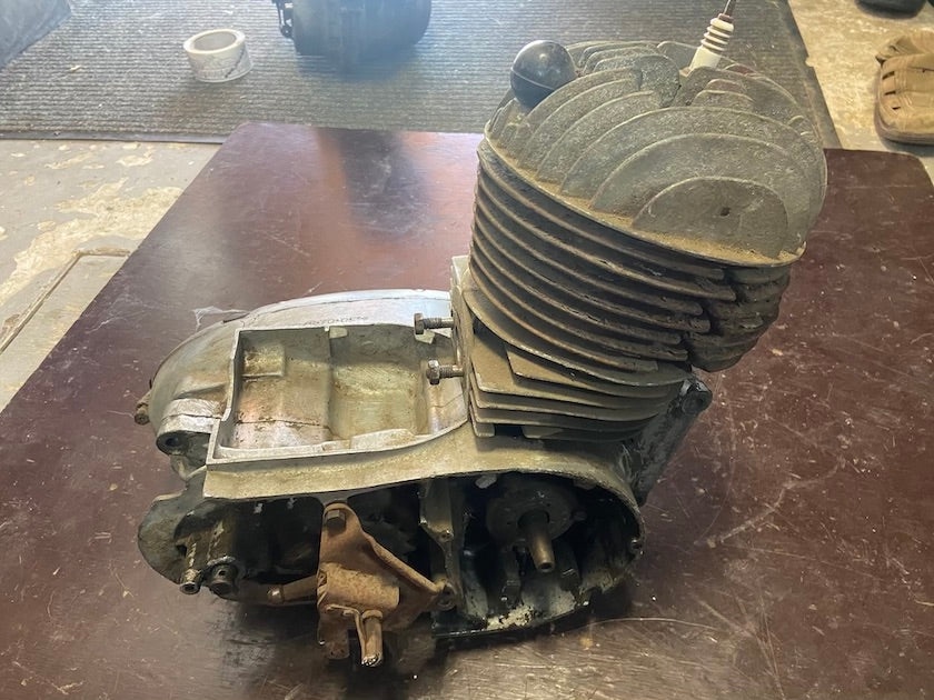 Motor ČZ 175/450 na výbrus