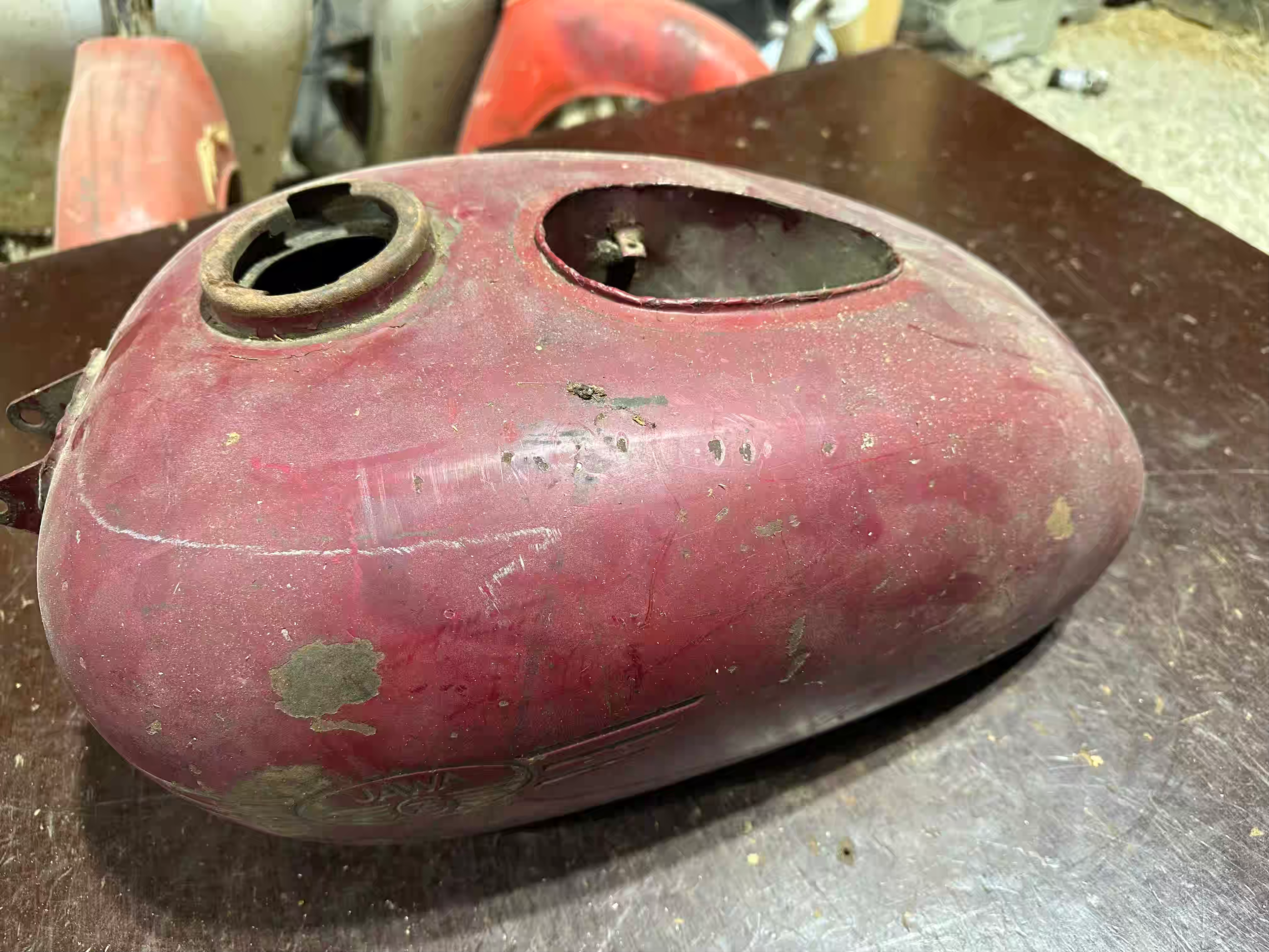 Nádrž 353 354 s otvorom na ampérmeter - čistá