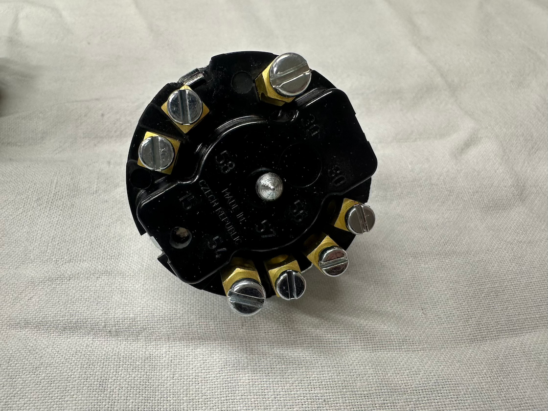 Spínacia skrinka s klúčom bošák