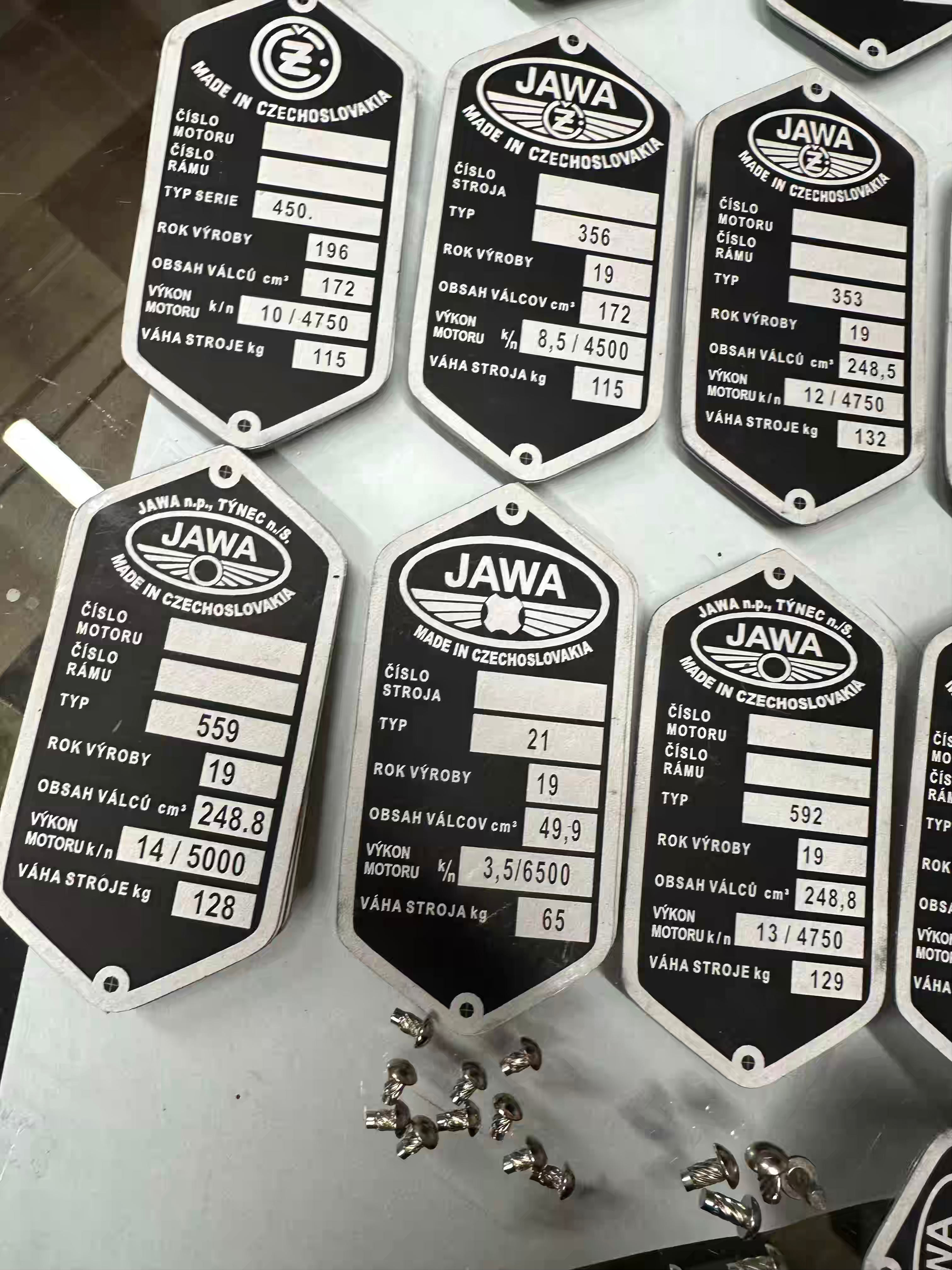 Štítok+nity - tlačené rôzne typy kus