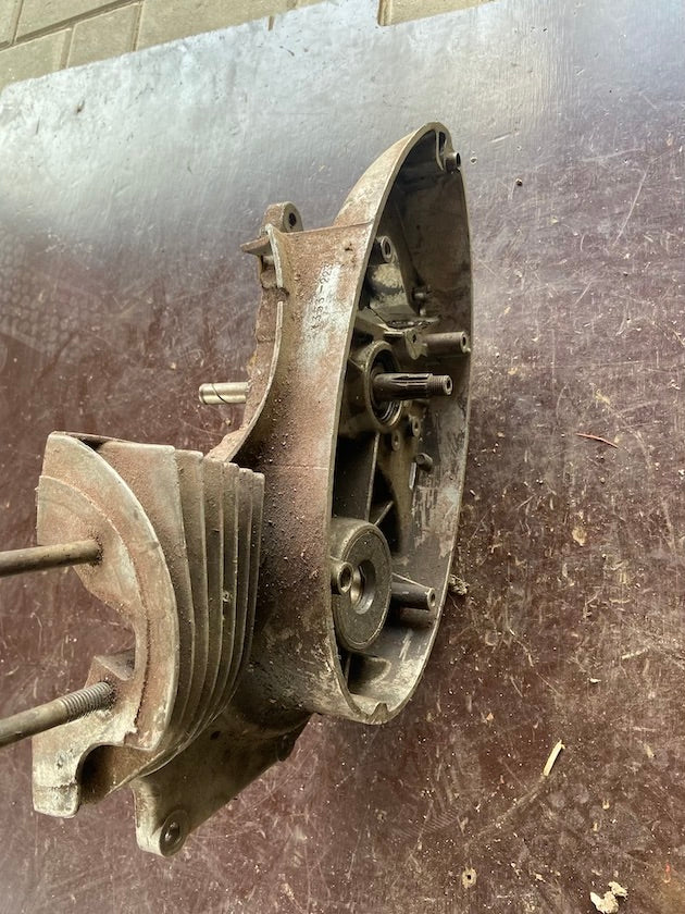 Blok motora, ľavý 353