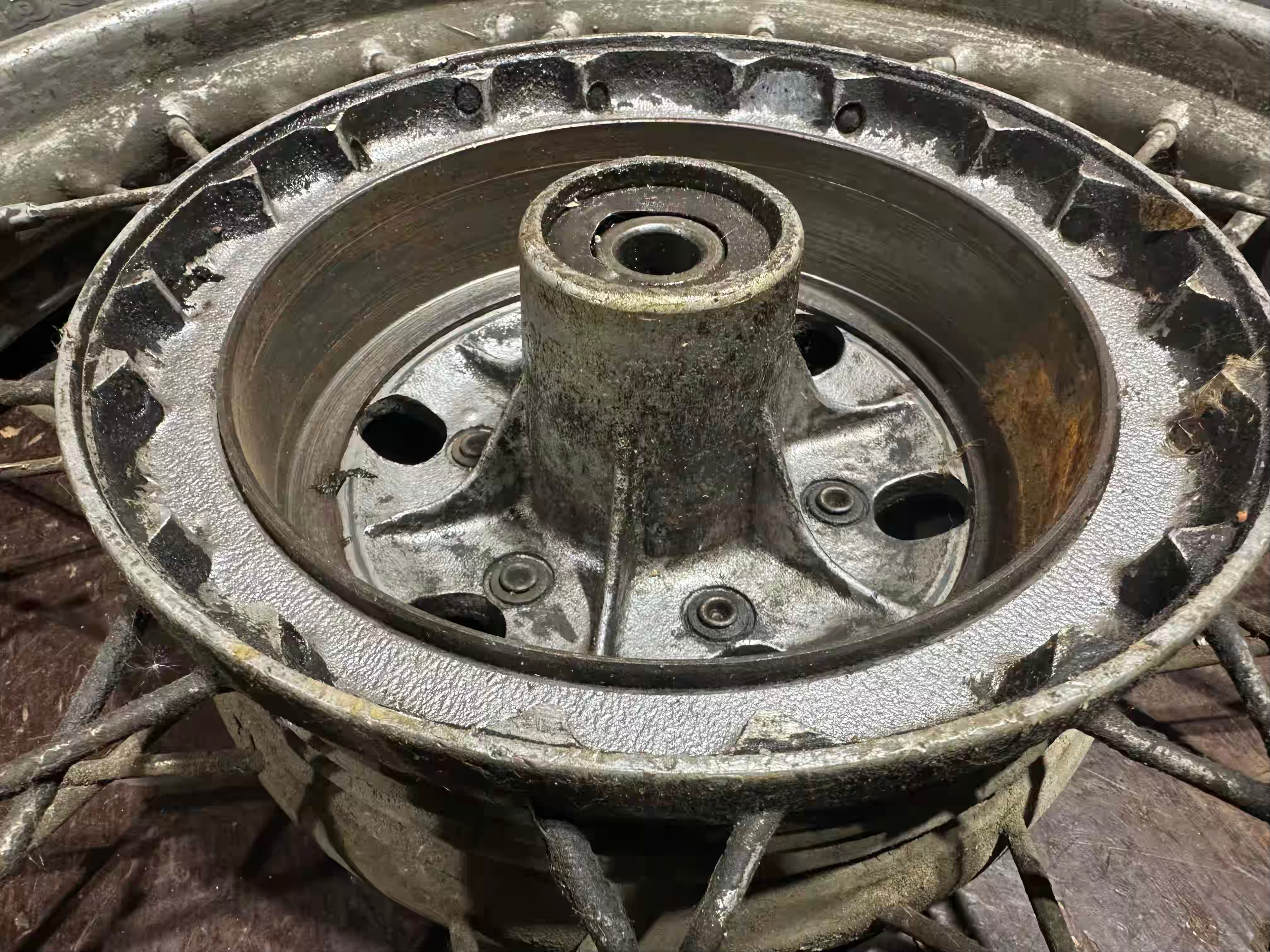 Zadné koleso 353 354 KYV