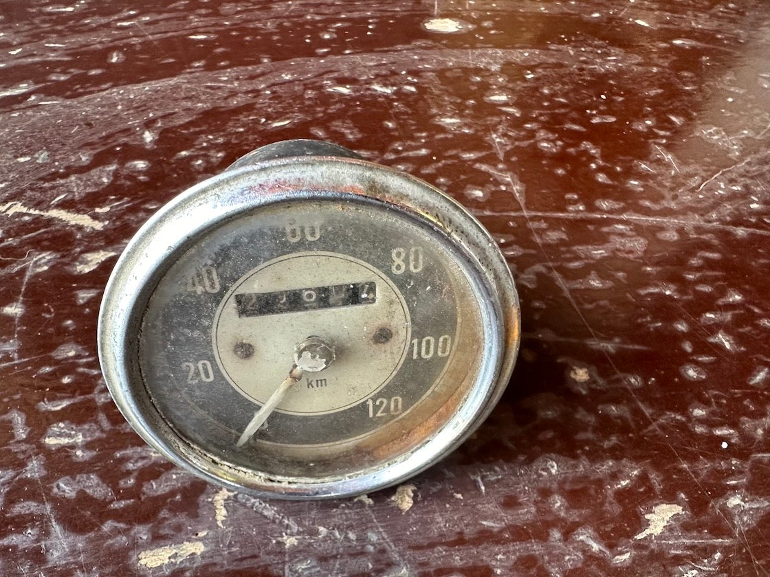 Tachometer do 120km/h, funkčný