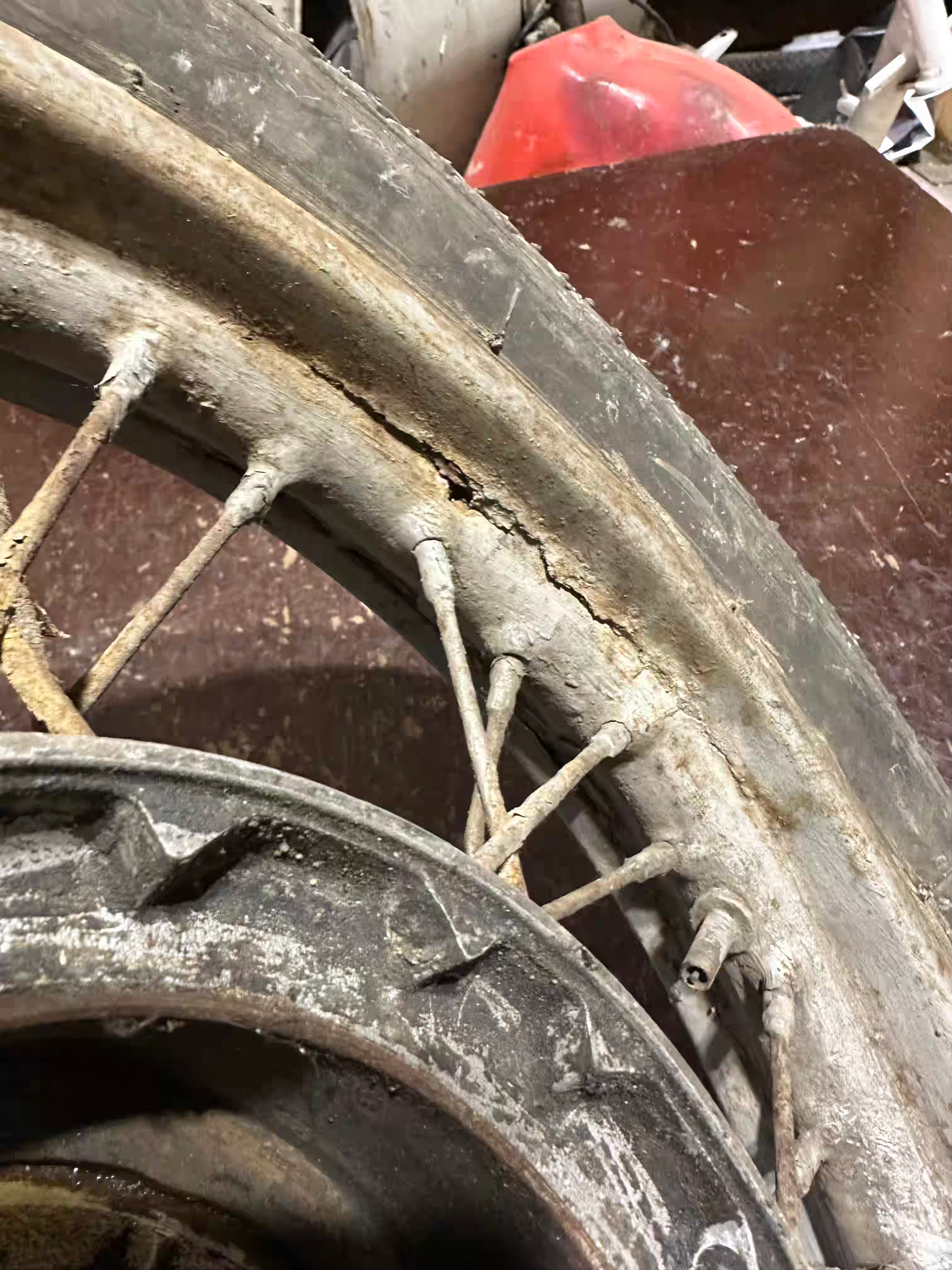 Zadné koleso 353 354 KYV stred kolesa