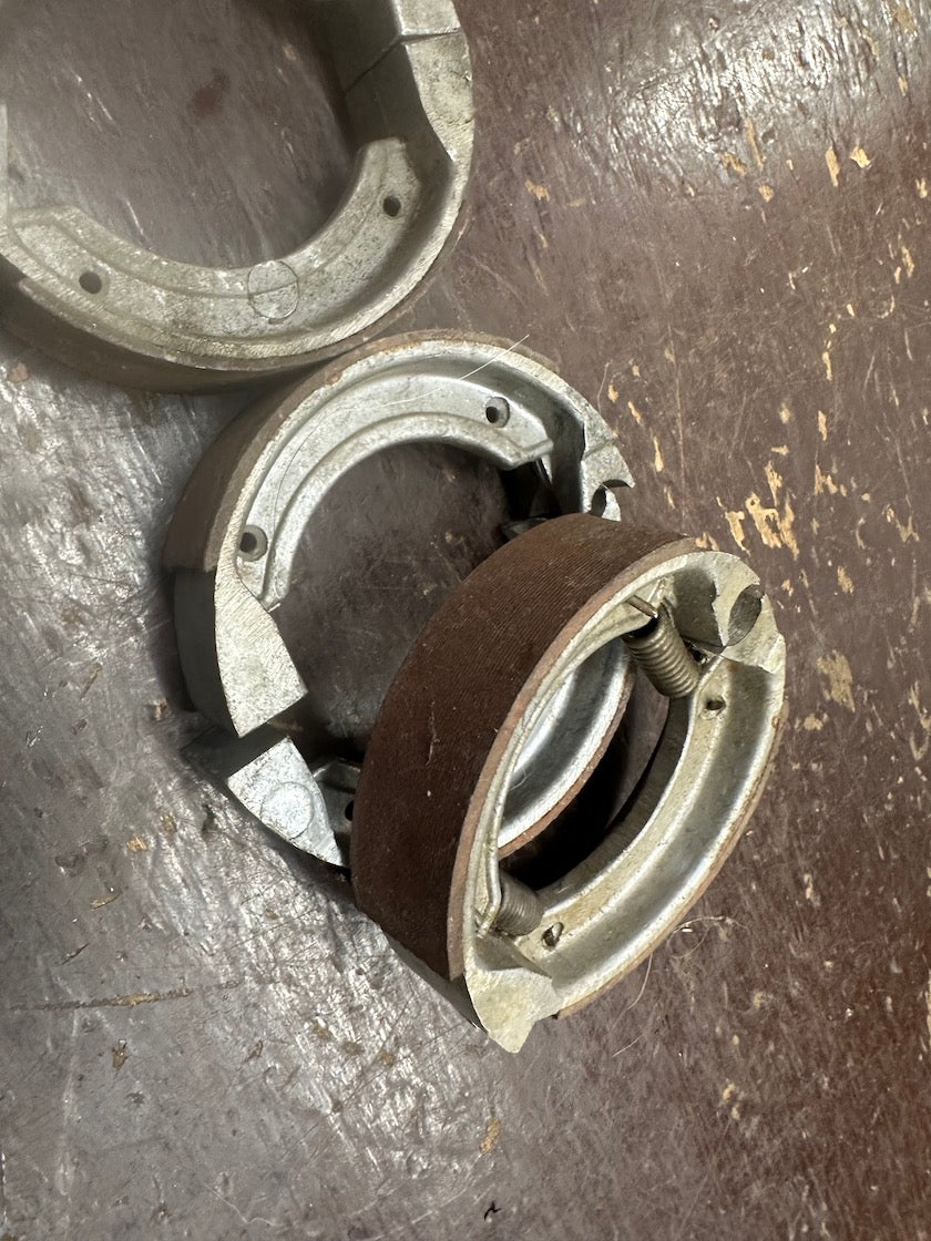 Brzdové pakne, uloženka, pár